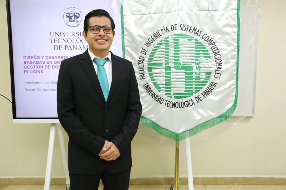 Jean Franco Candanedo obtiene máxima calificación en su Trabajo de Graduación con Oracle APEX.